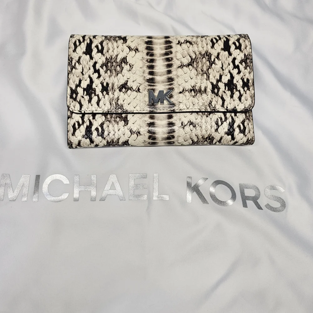 Michael Kors Cream and Tan Snake Print Wallet Genuine Leather - Picture 2 of 7